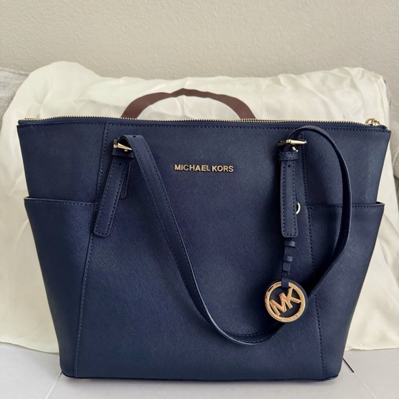 Michael Kors Leather Tote Bag Jet Set Travel Navy & Dust Bag NWT - Picture 1 of 15